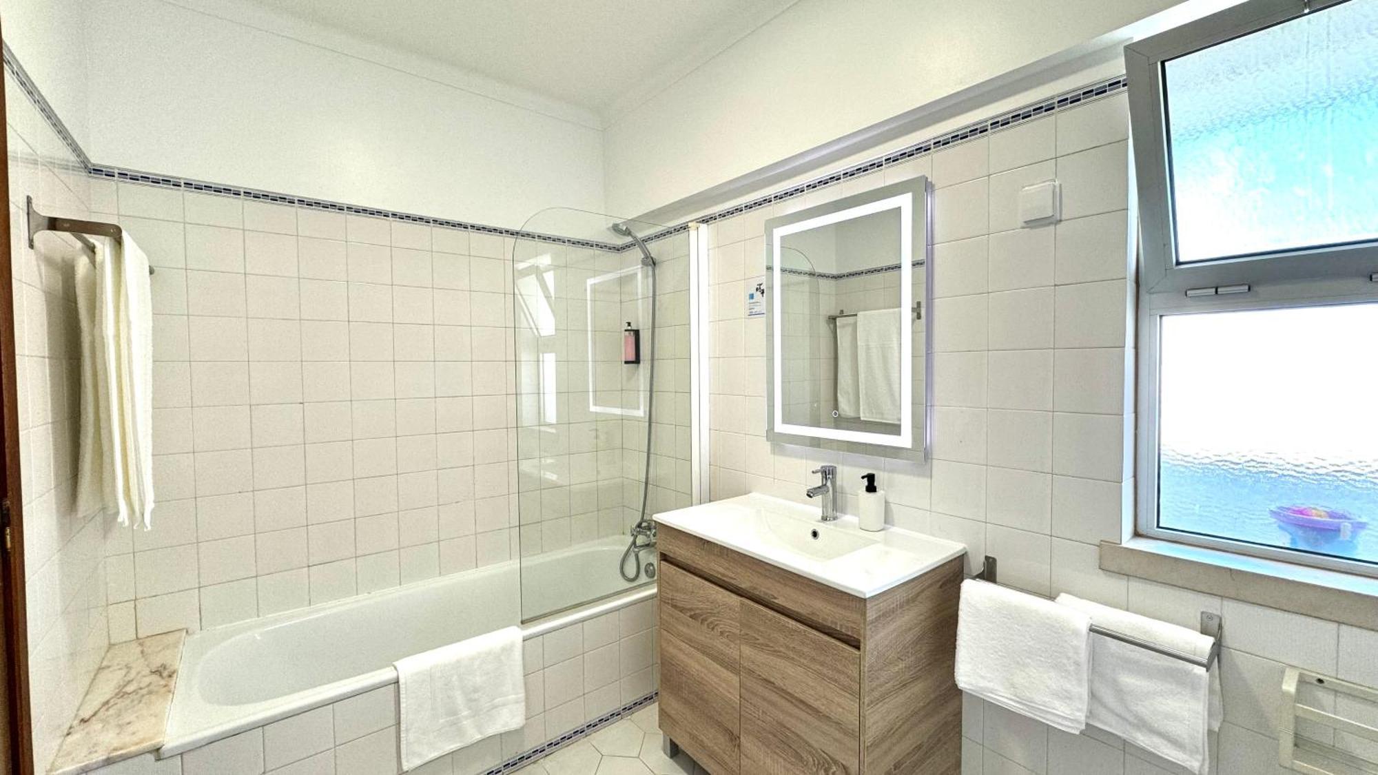 Praia Da Rocha, 605 Concorde, Charming Apartment With Sea View, Internet And Parking, By Ig Портиман Екстериор снимка